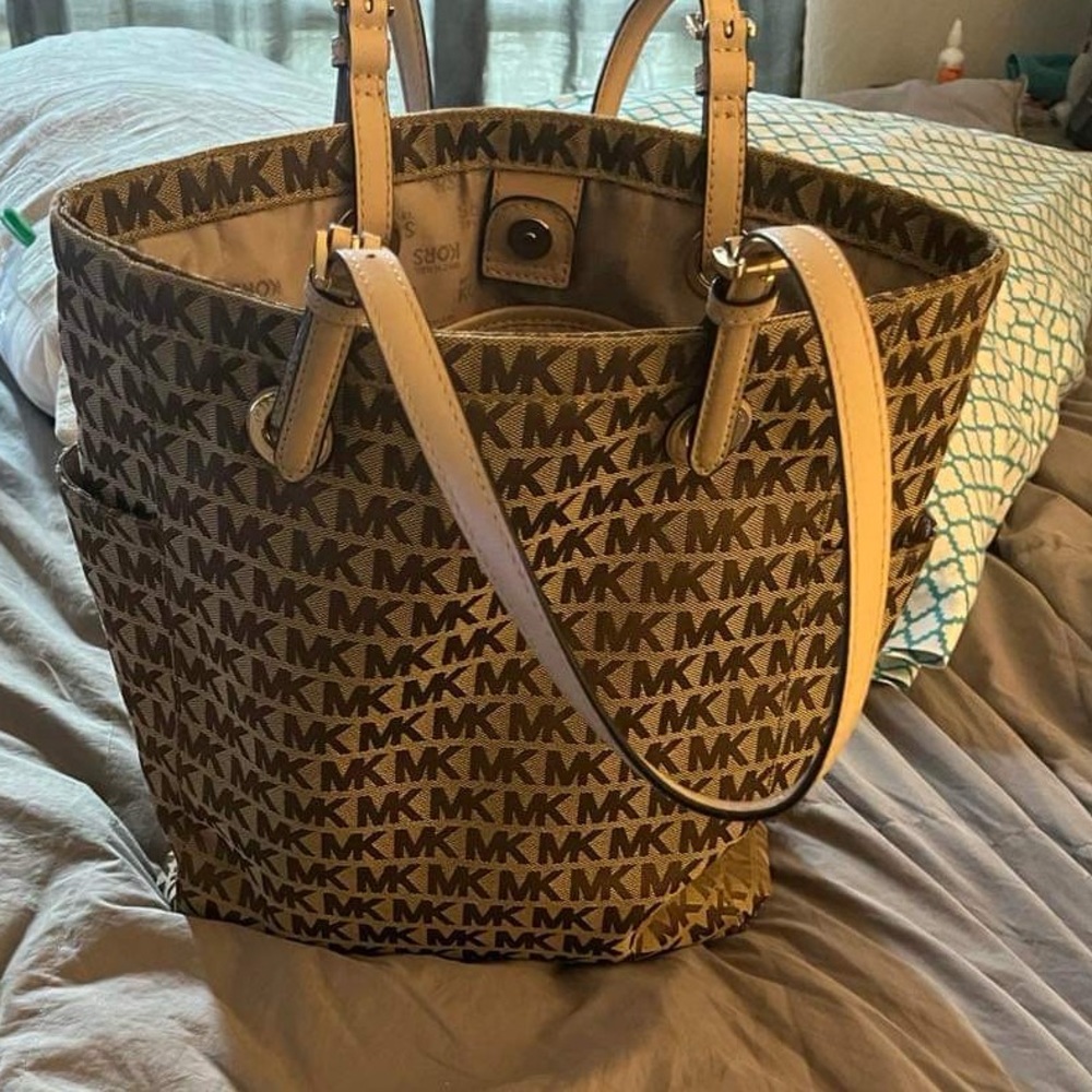 Authentic Michael Kors bucket handbag